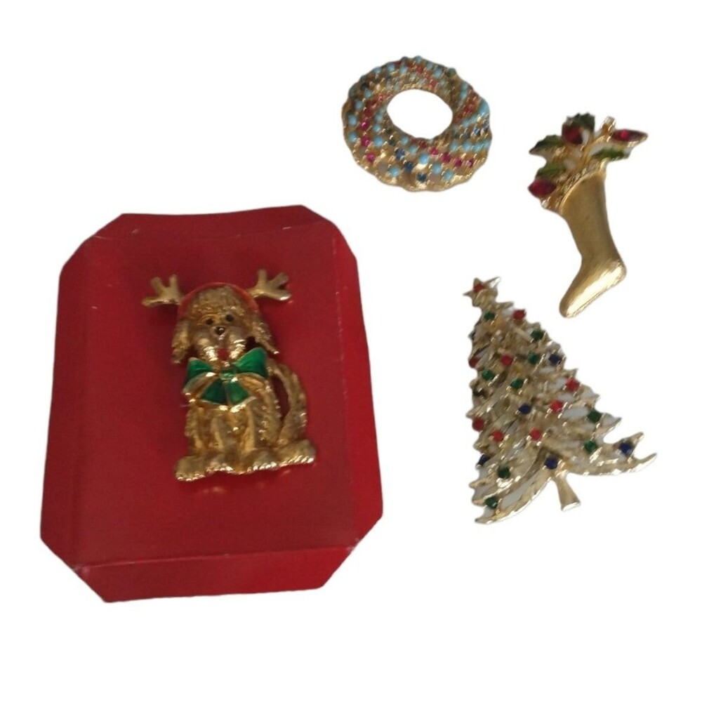 Quality Vintage Christmas Theme Brooches Tree, Wreath, Stocking and Puppy Lot
